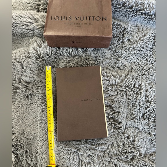 Louis Vuitton GIFT BOX, DUST COVER, RIBBON and Shopping Bag. - Picture 3 of 5
